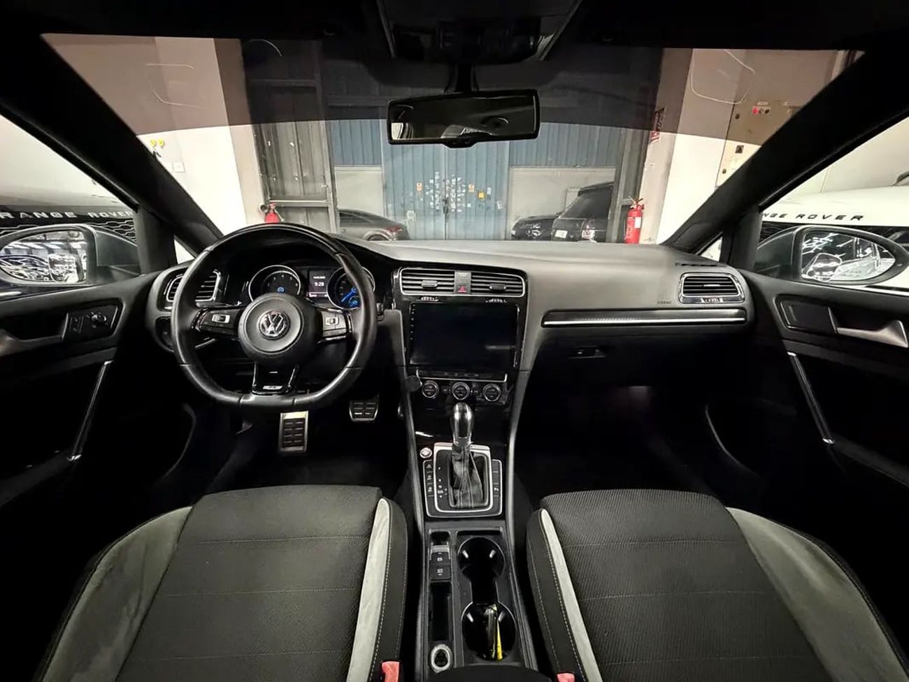 فولكس واجن جولف ار Vw R | 1 Owner | Original Paint | GCC Specs | No Accidents