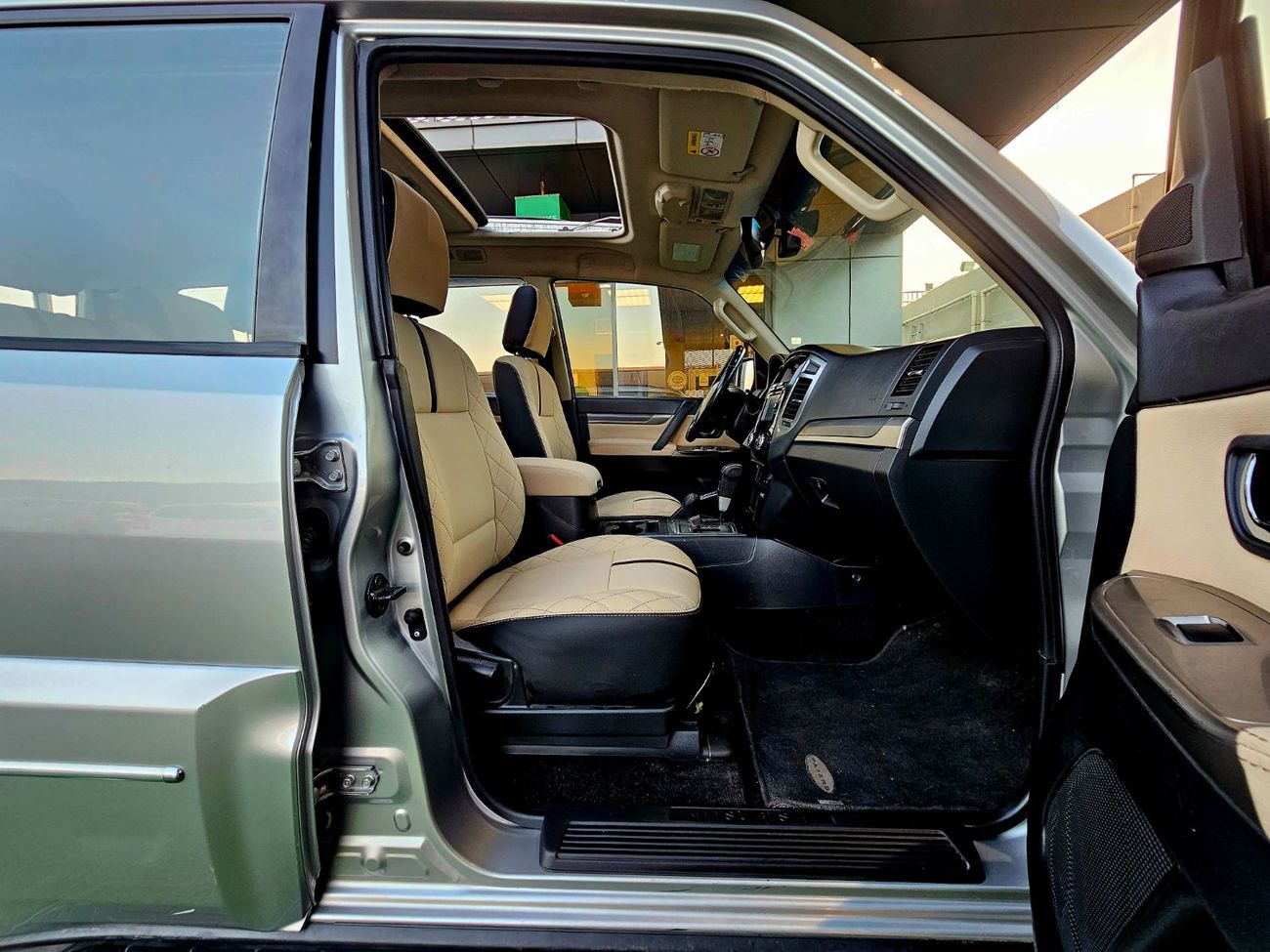 ميتسوبيشي باجيرو GLX / SUNROOF/ LEATHER / ORIGINAL PAINT/ LOW MILEAGE / SINGLE OWNER