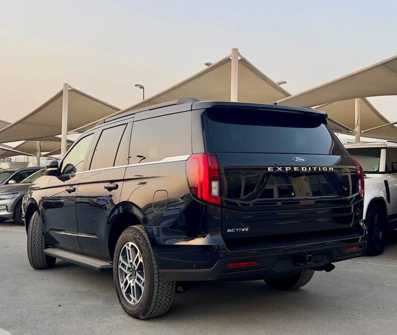 Ford Expedition Platinum 3.5L (400 HP) 4WD ACTIVE 3.5L (400 HP) 4WD