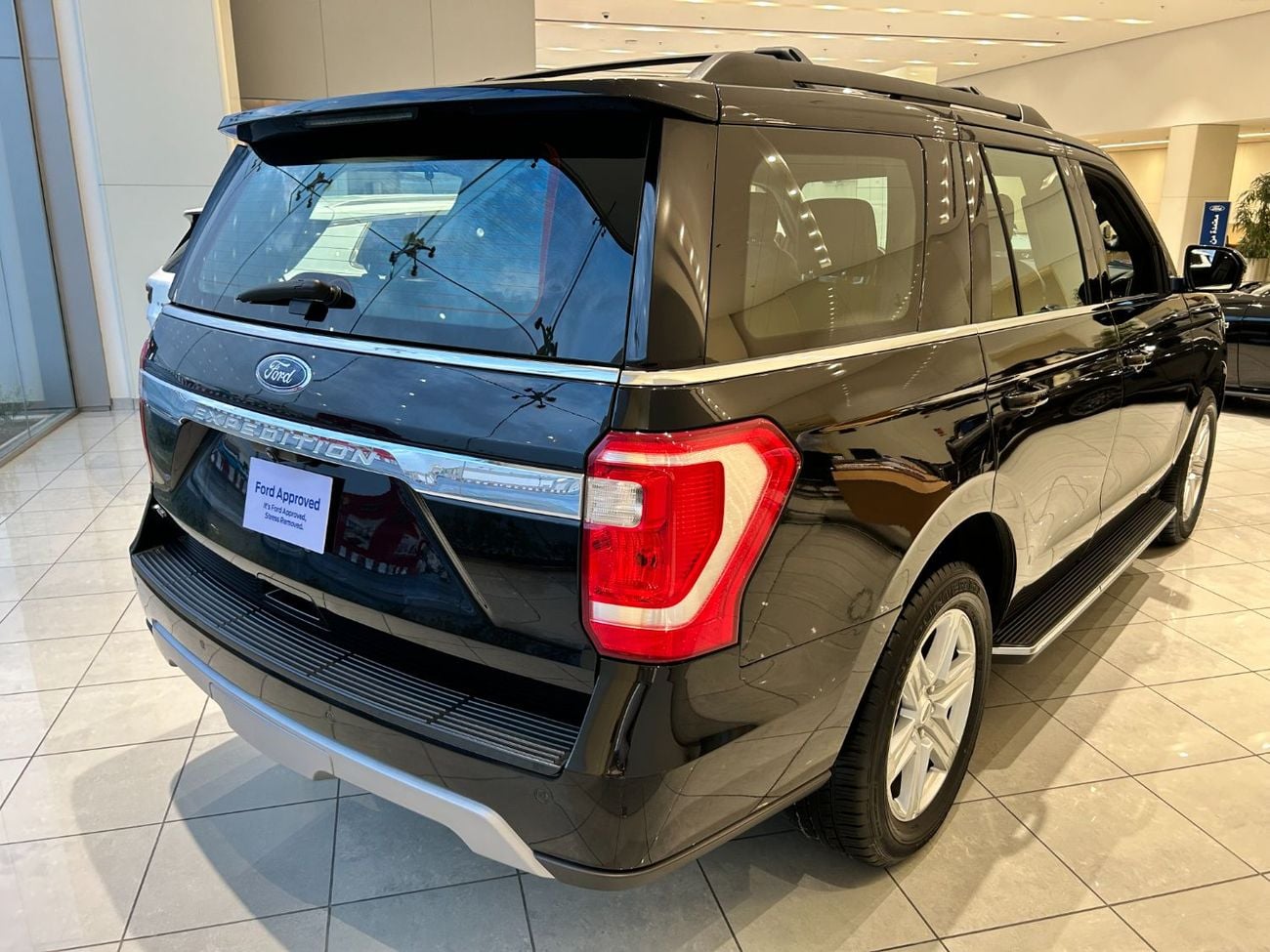 Ford Expedition XT221 / FREE Insurance + Registration / AL TAYER MOTORS / AL QOUZ SHOWROOM