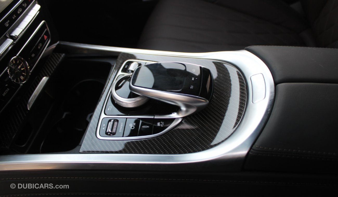 Mercedes-Benz G 63 AMG Premium + G63 4.0L AT
