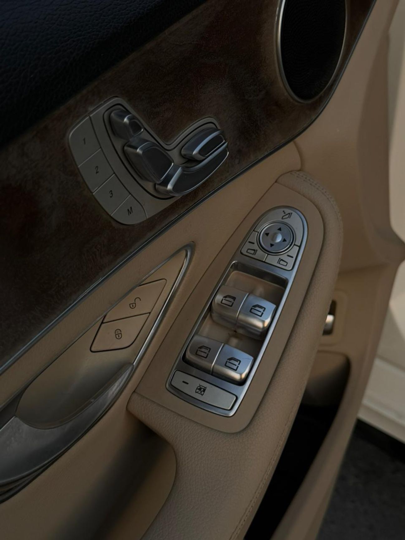 مرسيدس بنز C 300 Luxury 2.0L