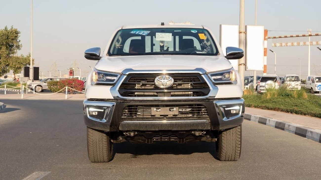 تويوتا هيلوكس 2025 Toyota Hilux 4x4 2.7L petrol AT with cooling seats Full option GCC Specs (Export Price)