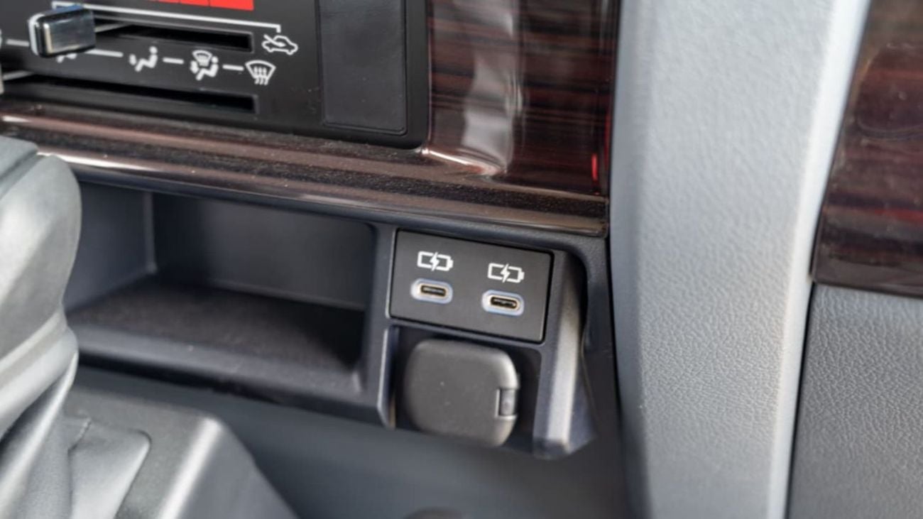 Toyota Land Cruiser 70 LC 76 2.8L | Diesel | 4 Cylinder | 6 Speed Automatic | 5 Door | 5 Seats