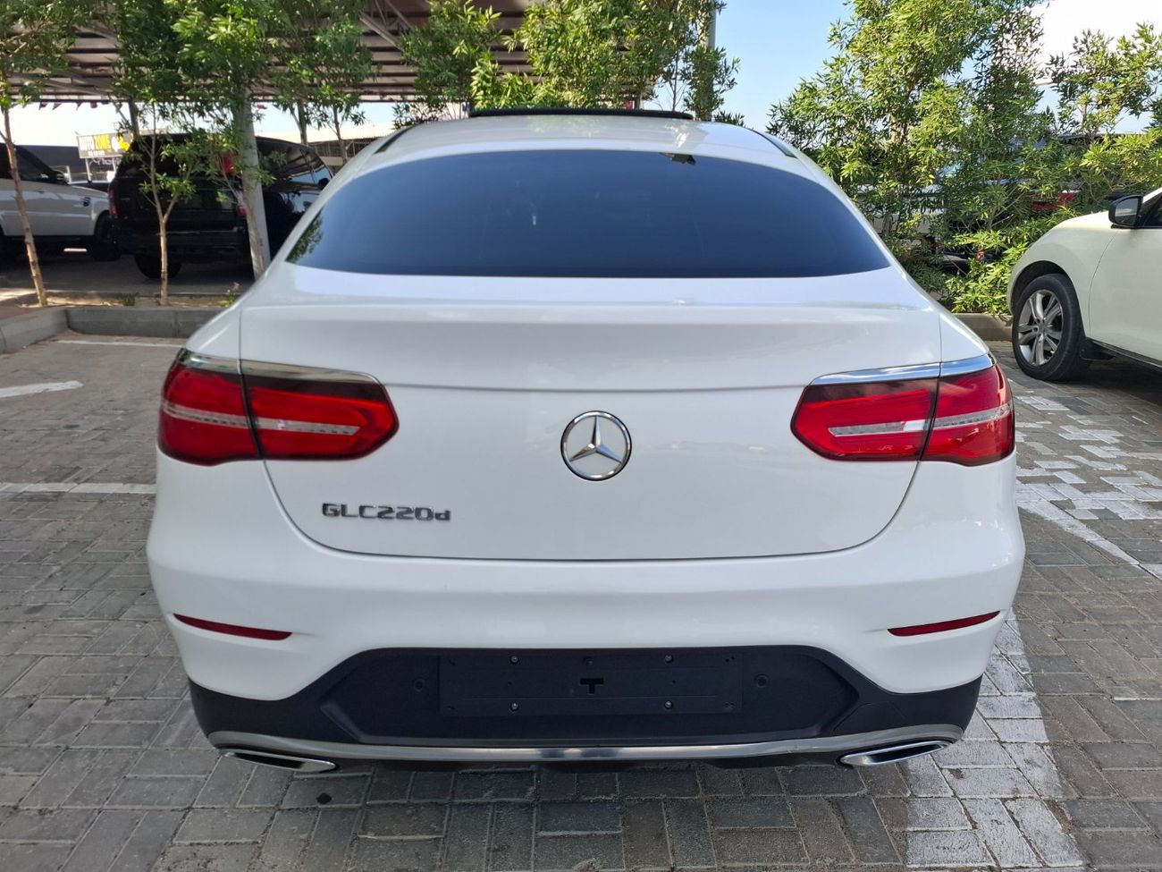 مرسيدس بنز GLC كوبيه 200 مرسيدس  glc 220 2018 فل