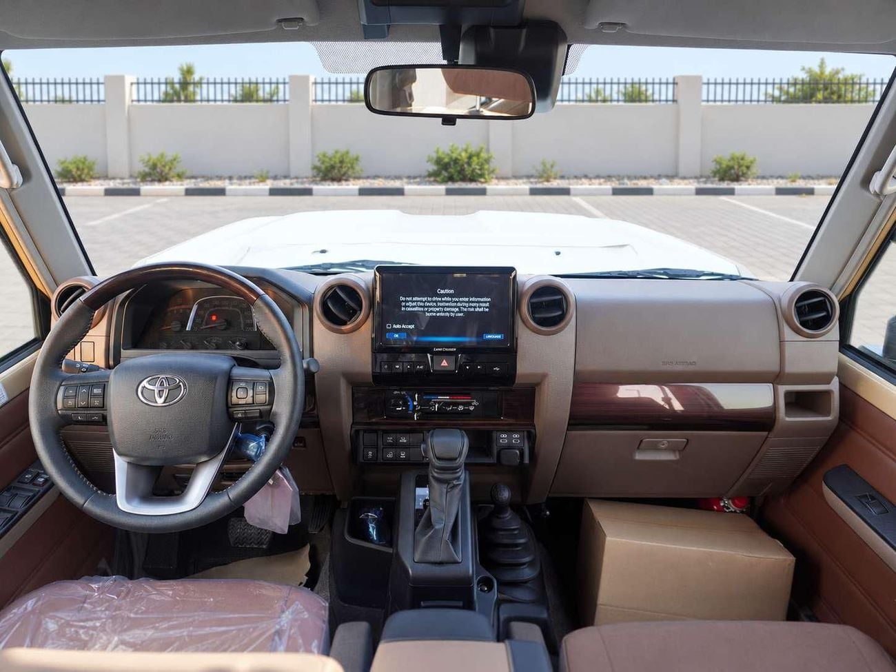تويوتا لاند كروزر 70 LC76 LX 2.8 ناقل حركة أوتوماتيكي، دفع رباعي، قفل تفاضلي، صندوق تبريد، ونش، مصابيح LED، كاميرا خلفية