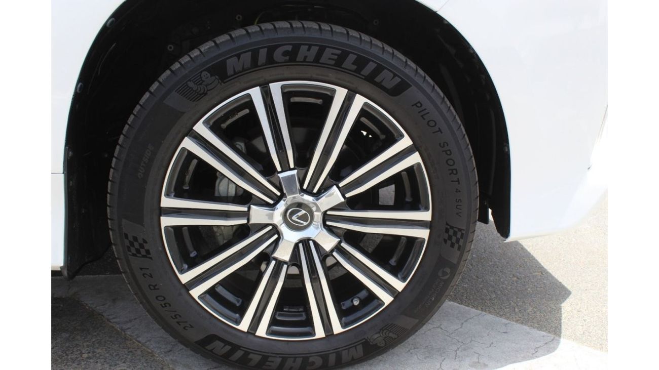 Lexus LX 570 Platinum LEXUS LX570 2020 GCC LOW MILEAGE WITH AGENCY SERVICE IN MINT CONDITION