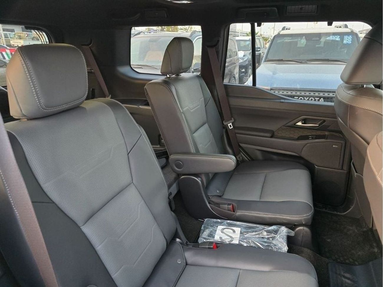 لكزس GX550 Luxury + 6 Seater Full Option  * Export Price *