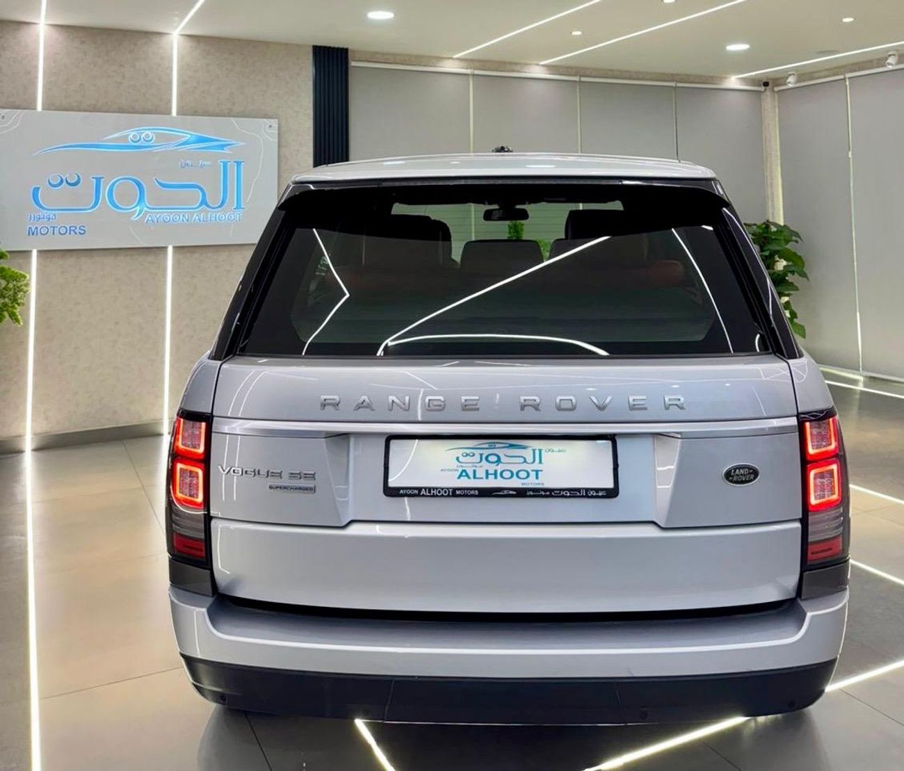 Land Rover Range Rover Supercharged 5.0L LOVELY SUPERCHARGED RR VOGUE V8 || GCC II TOP RANGE || ACCIDENT FREE || LOW MILEAG