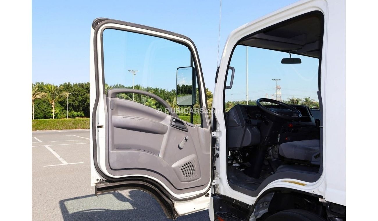 Isuzu NPR | BAR CARGO-LIFT ( TAIL LIFT ) | INSULATED BOX | GCC SPECS | EXCELLENT CONDITION