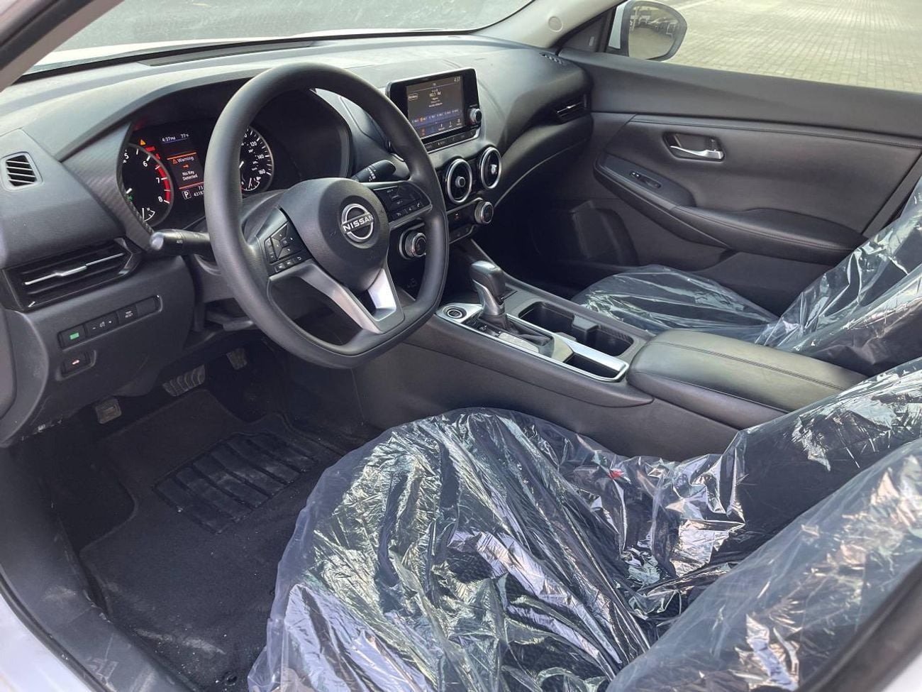 Nissan Sentra 2.0L V4 / FULL OPTION / LOW MILEAGE / RADAR / ROAD ASSIST / BLIND SPOT / RIMS