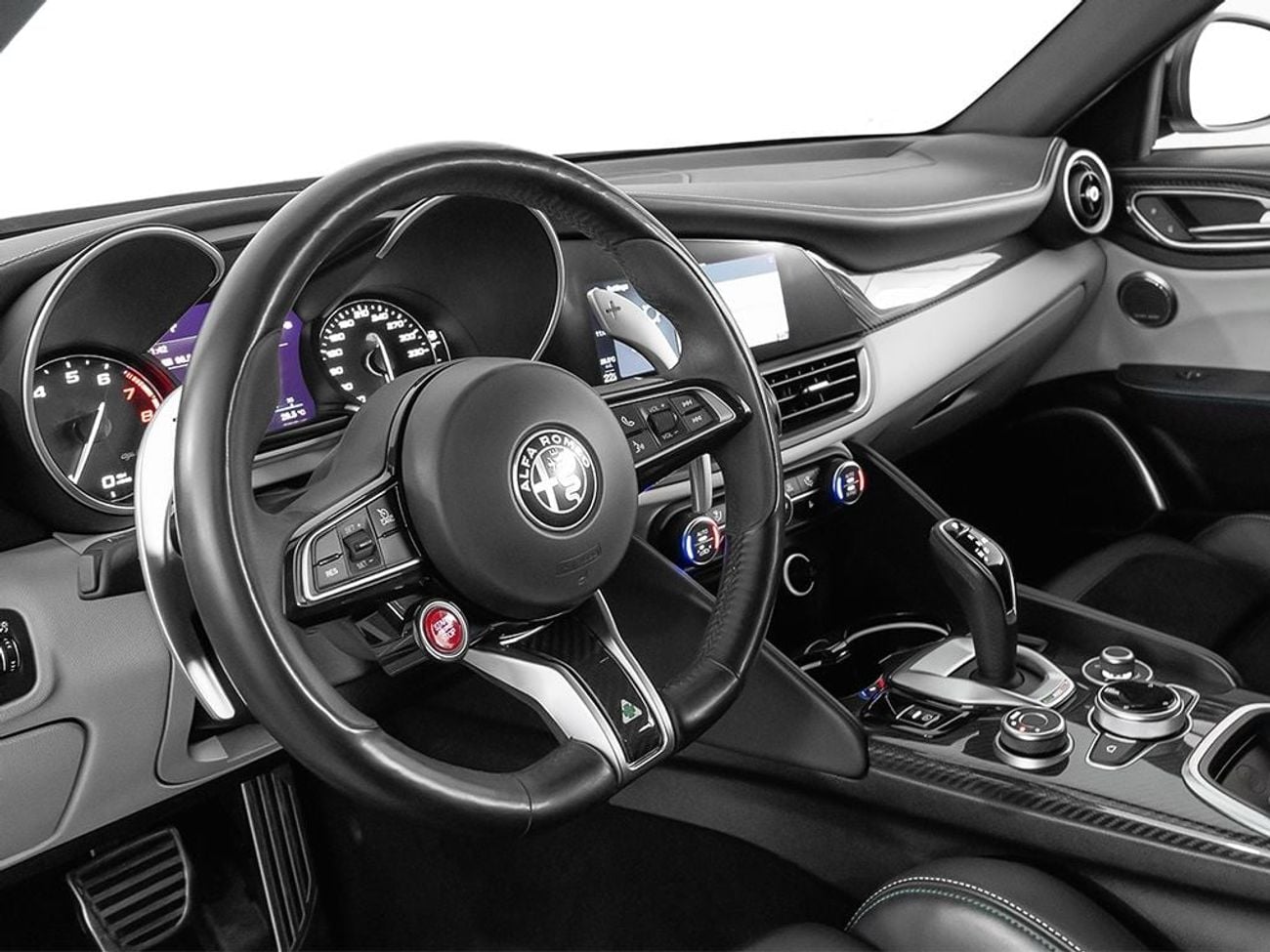 ألفا روميو جوليا Quadrifoglio 2.9L (505 HP)