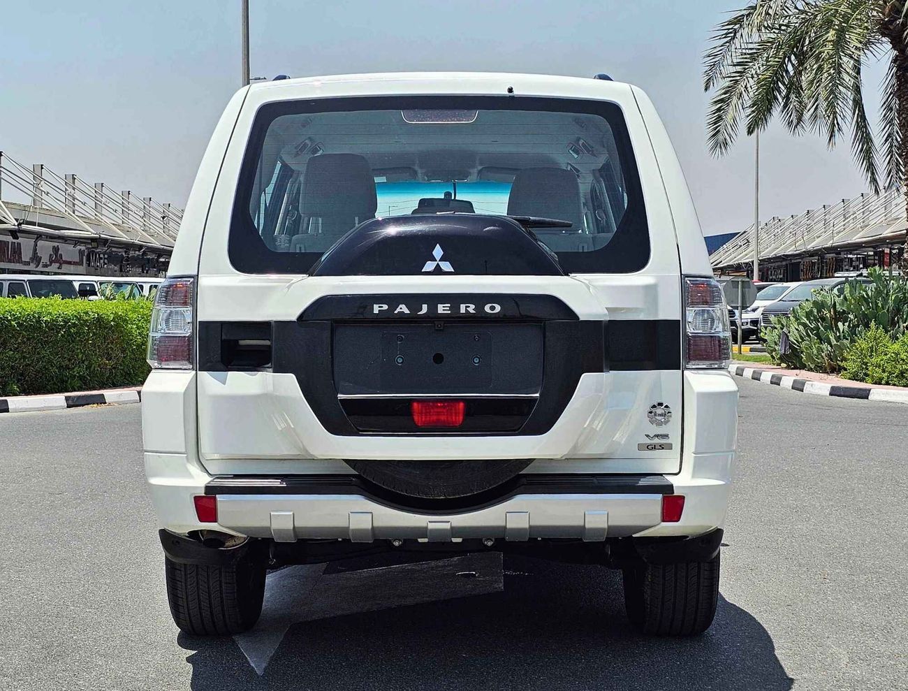 ميتسوبيشي باجيرو GLS 3.5/ 4WD/ LEATHER/ DVD CAMERA/  LOW MILEAGE/ 861 MONTHLY/ LOT#14455