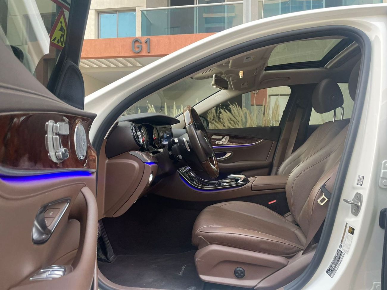 Mercedes-Benz E300 2017 Mercedes Benz E 300 4Matic Full Option 2.0L V4 Turbo Full Option With Sensors and Radar -