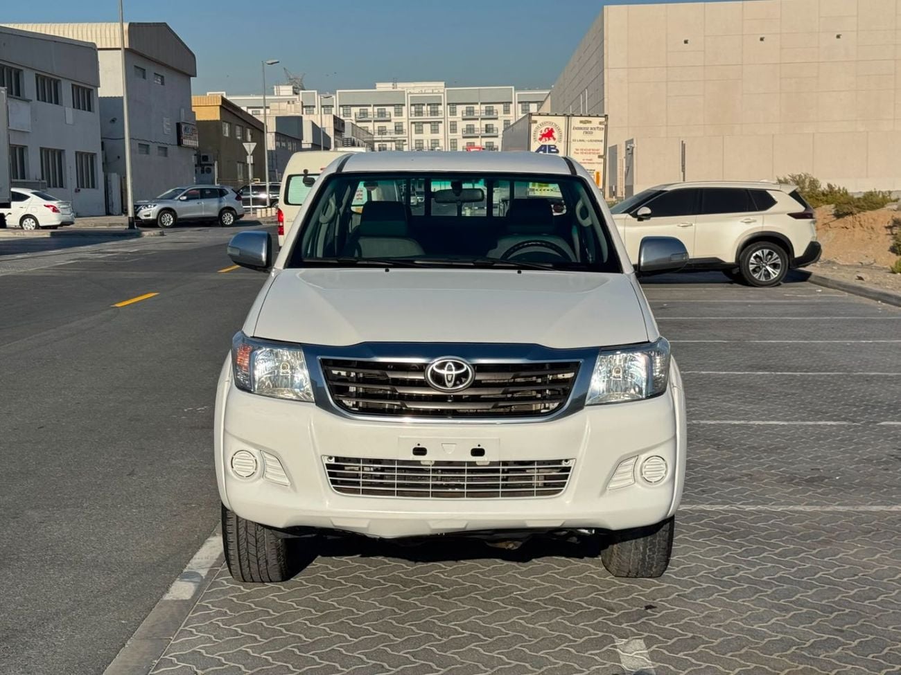 Toyota Hilux GLX Toyota Hilux 2015Model 2.7L petrol Engine v4 4x4 colour white Transmission Automatic Interior.gr