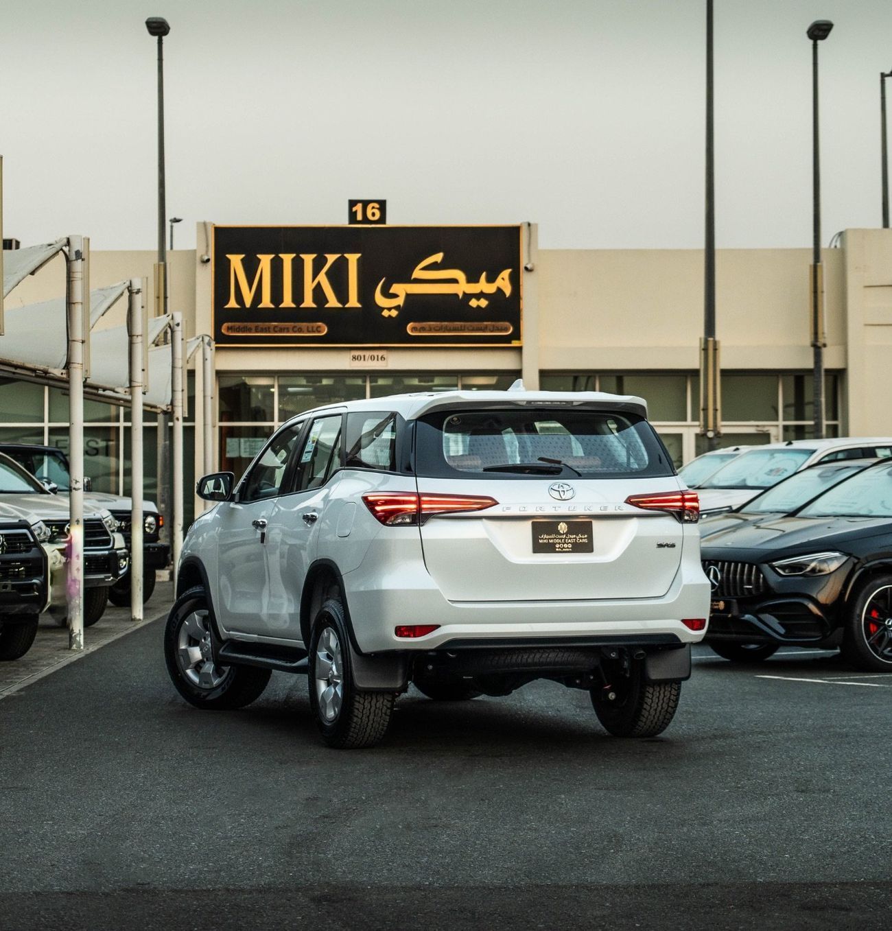 تويوتا فورتونر 2.7 L | v4 | Petrol | Auto AC | Export Only