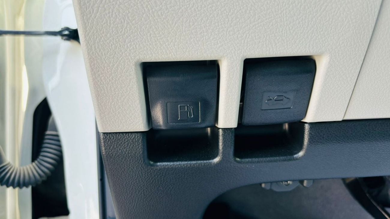 تويوتا هاياس ECTKWT001 -  Toyota Hiace High Roof Cargo Van - 3.5L Petrol Auto - Swing Door (2 Doors)