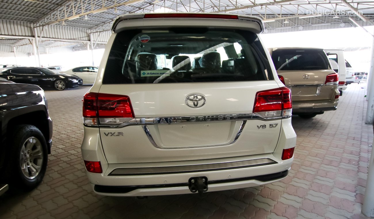 Toyota Land Cruiser VXR 5.7 V8