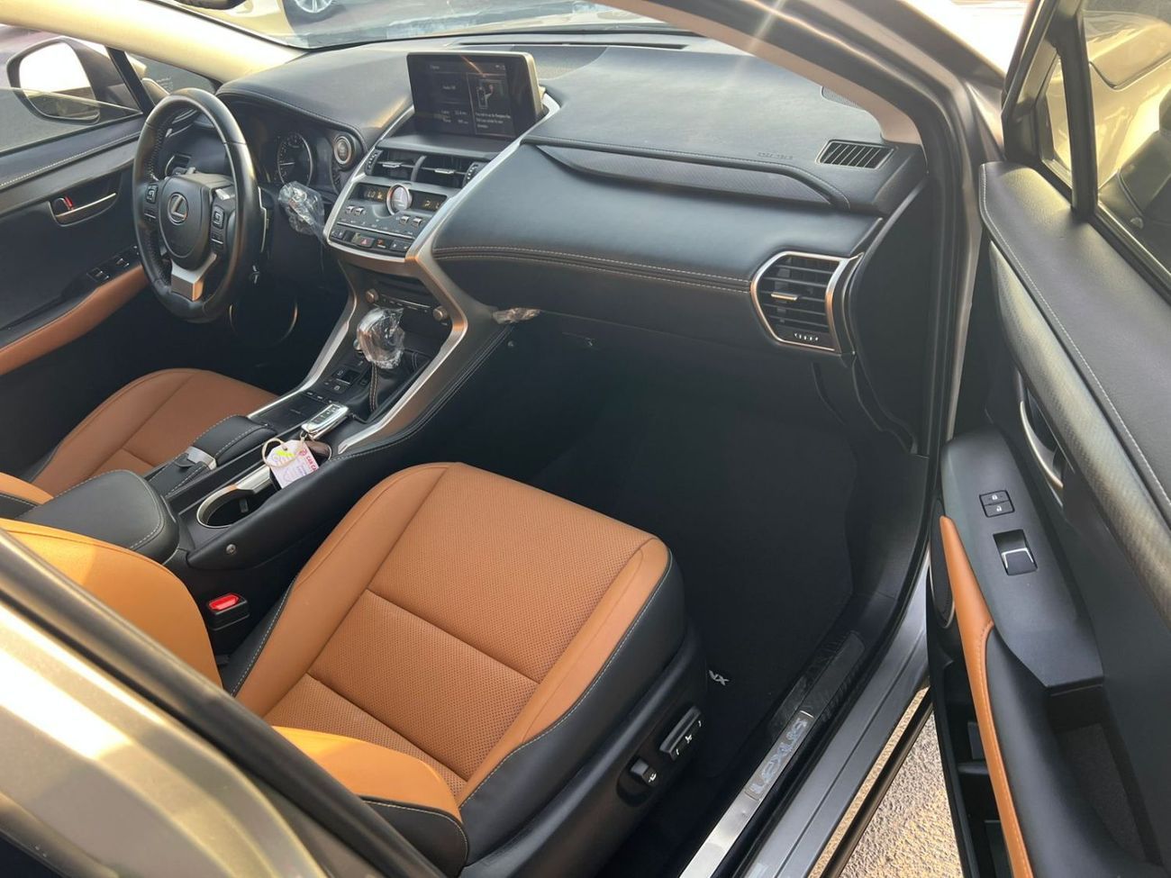 لكزس NX 300 2021 LEXUS NX 300 -2.0 L - V4 - Sunroof - Push Start - Leather & Electric Seats - Trunk Automatic -