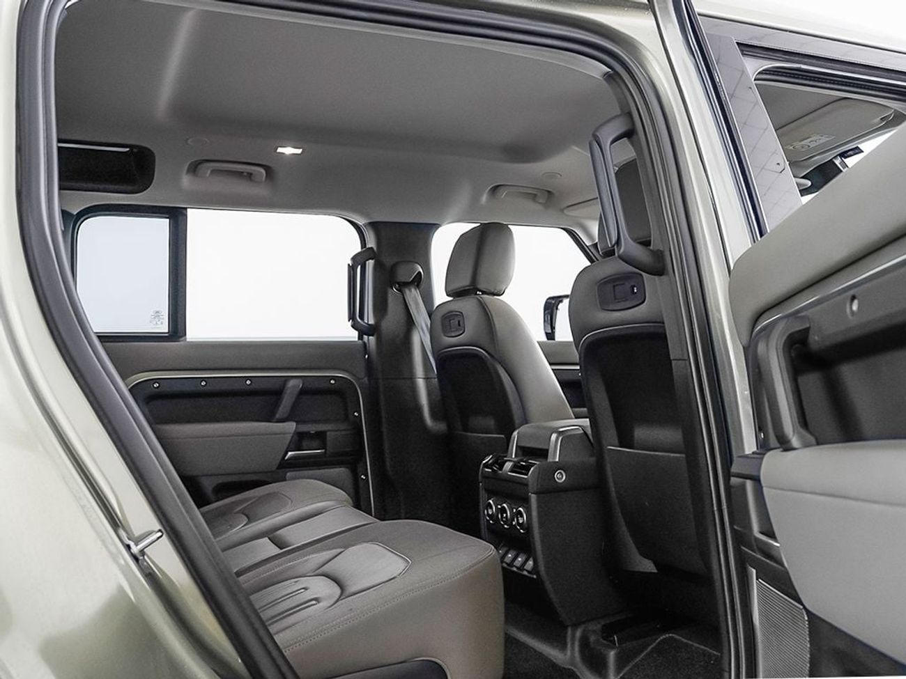 Land Rover Defender P300 110 S 2.0L (5 Seater)