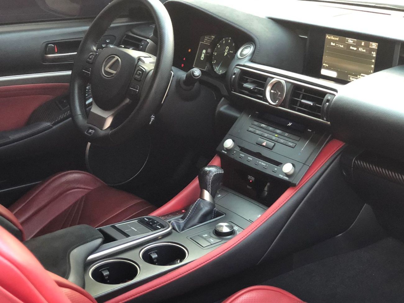 لكزس RC F بلاتينوم