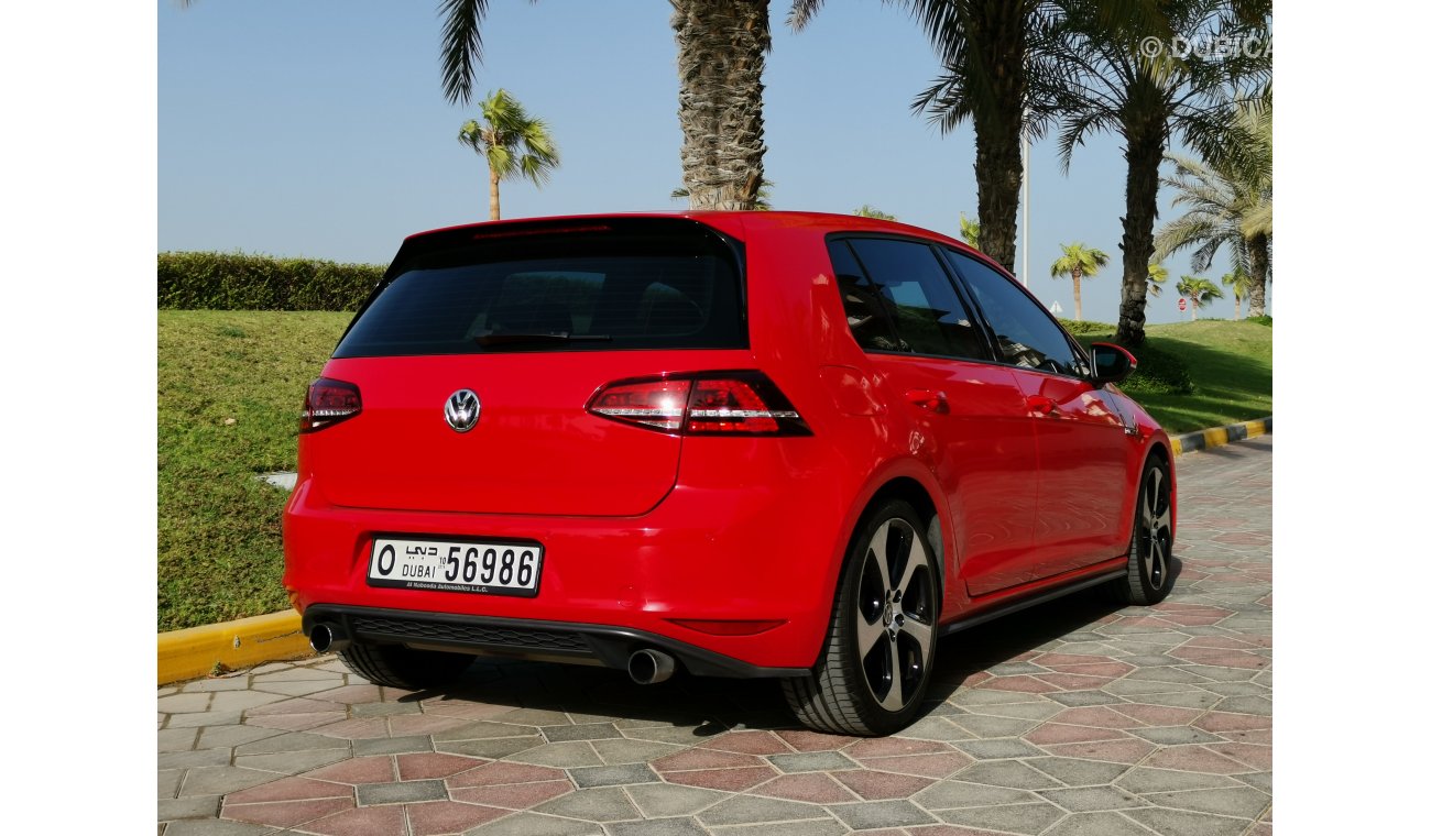 فولكس واجن جولف GTI