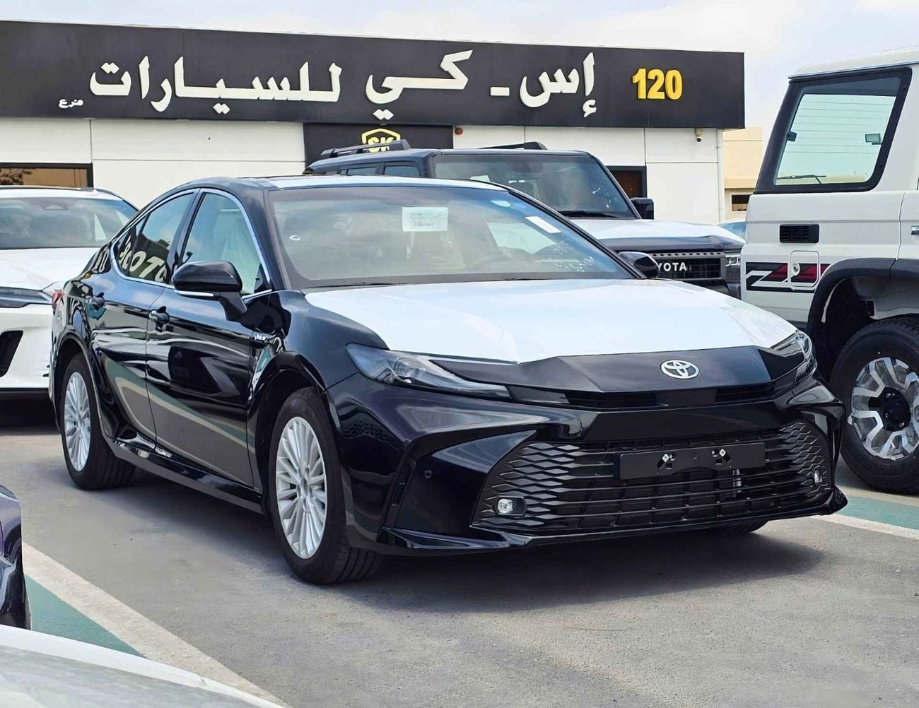 Toyota Camry E-PLUS HYBRID / 2.5L V4 PETROL / FABRIC SEATS WITH DRIVER POWER SEAT / PUSH START / DVD+CAMERA / SUN