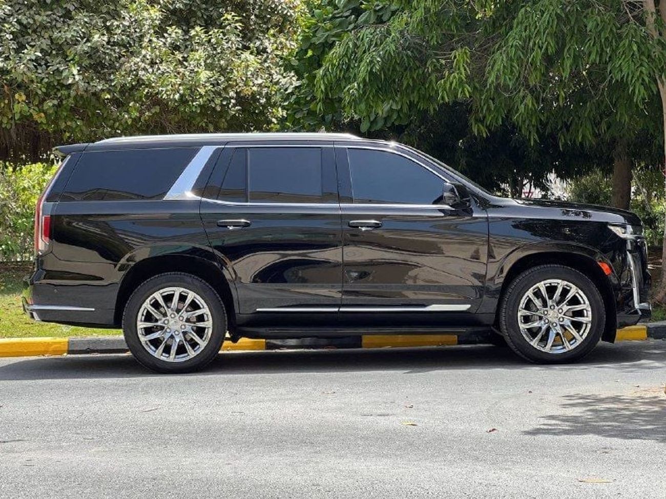 Cadillac Escalade Luxury 6.2L LUXURY PLATINUM 6.2L V8 PTR A/T // 2022 // FULL OPTION WITH RADAR , 360 CAMERA , HEADUP