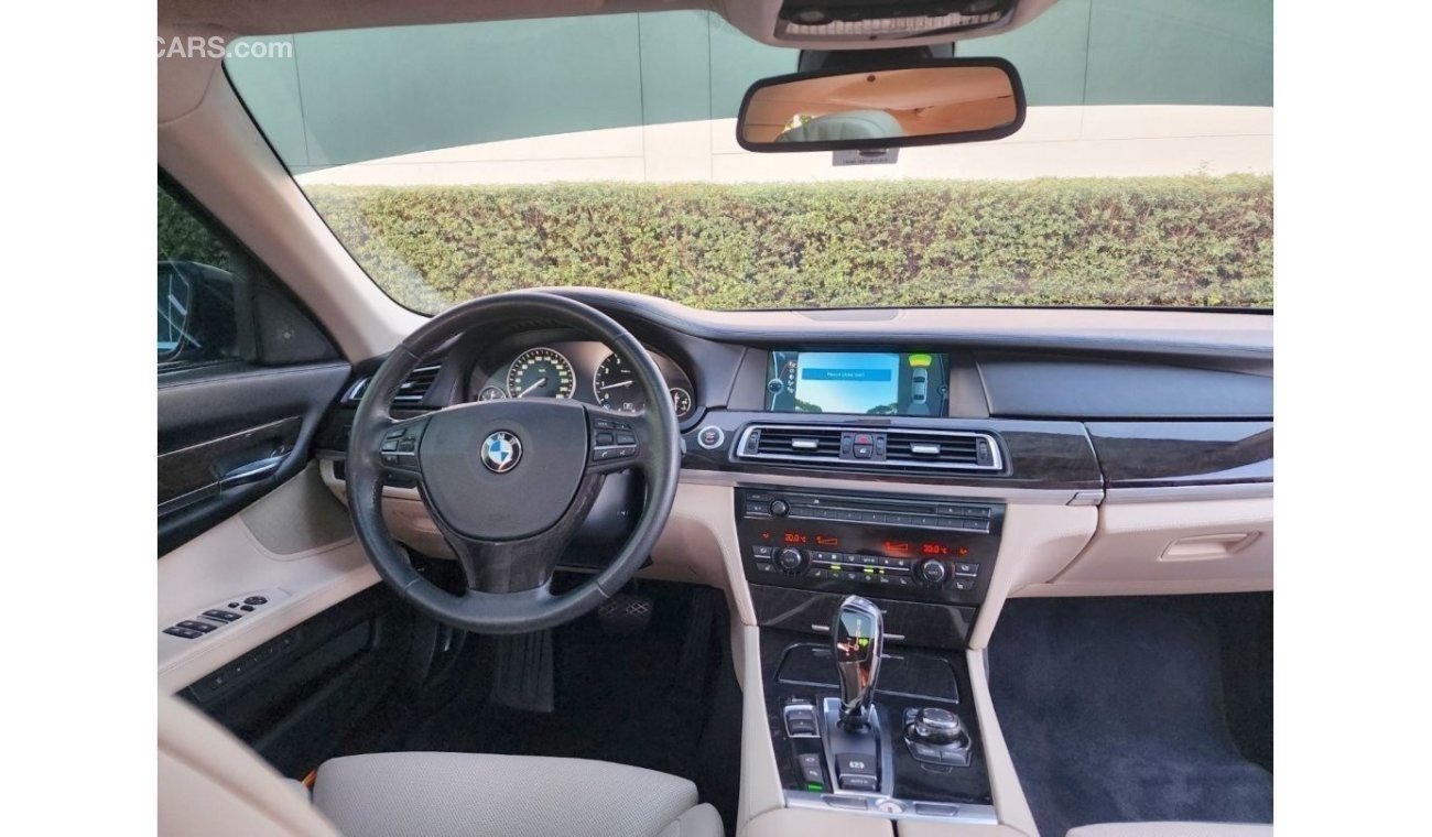 بي أم دبليو 760 2012 BMW 760 LI LUXURY GCC SPEC  FULL MAINTAINANCE FROM AGENCY