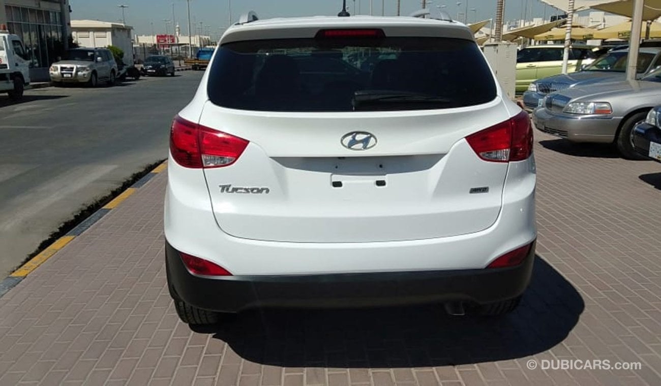 Hyundai Tucson AWD -  Very Clean Car