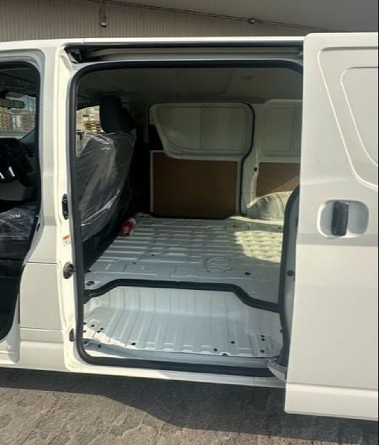 Toyota Hiace GL STD Roof Panel Van 3.5L 2026 GCC DUOBLE REAR DOOR
