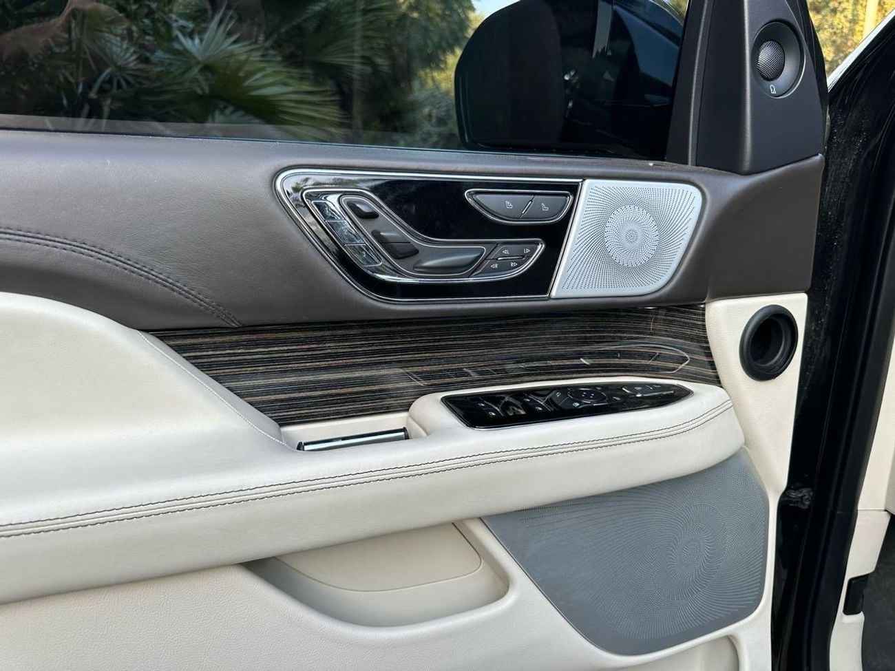Lincoln Navigator BASE