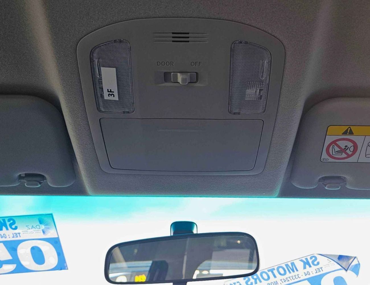 Toyota Hilux SR5 / NARROW BODY / A/T / 2.7L V4 PETROL / DVD+ CAMERA / FULL OPTION (CODE #  HP2F2)