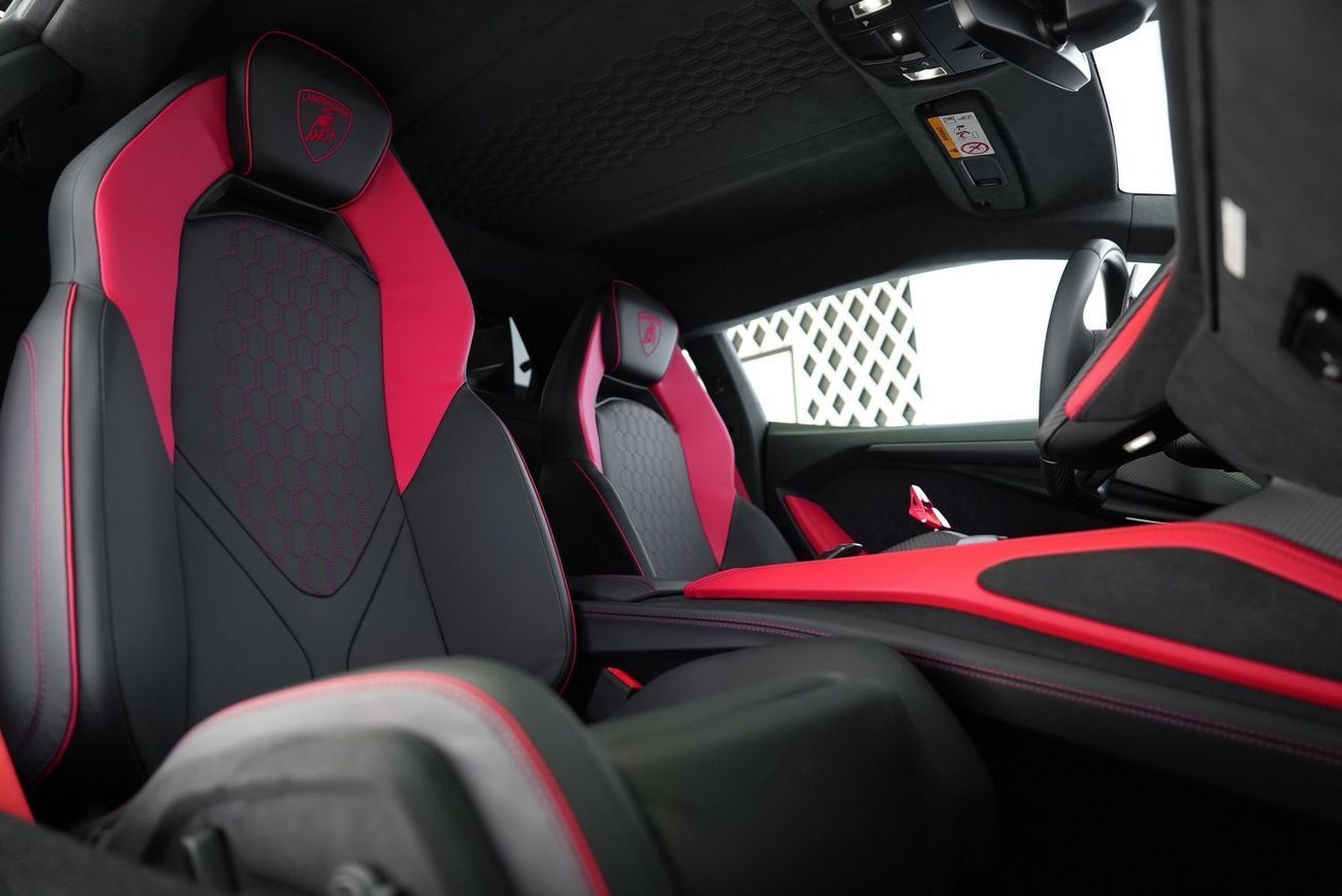 لامبورغيني ريفويلتو 6.5L V12 Hybrid