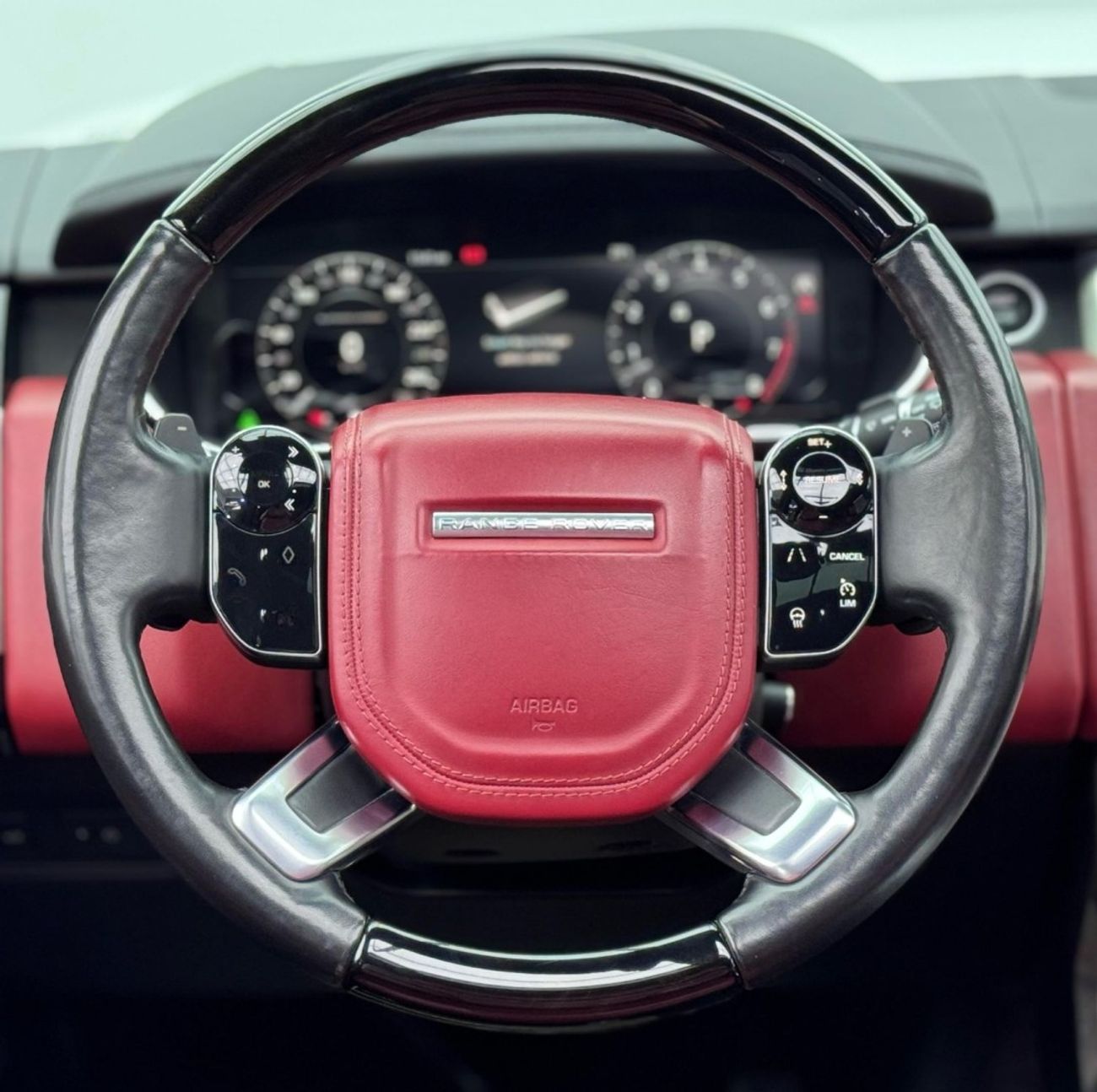 Land Rover Range Rover Vogue SE 5.0L 2018 Range Rover Vogue SE Supercharged V8, Full Service History, GCC