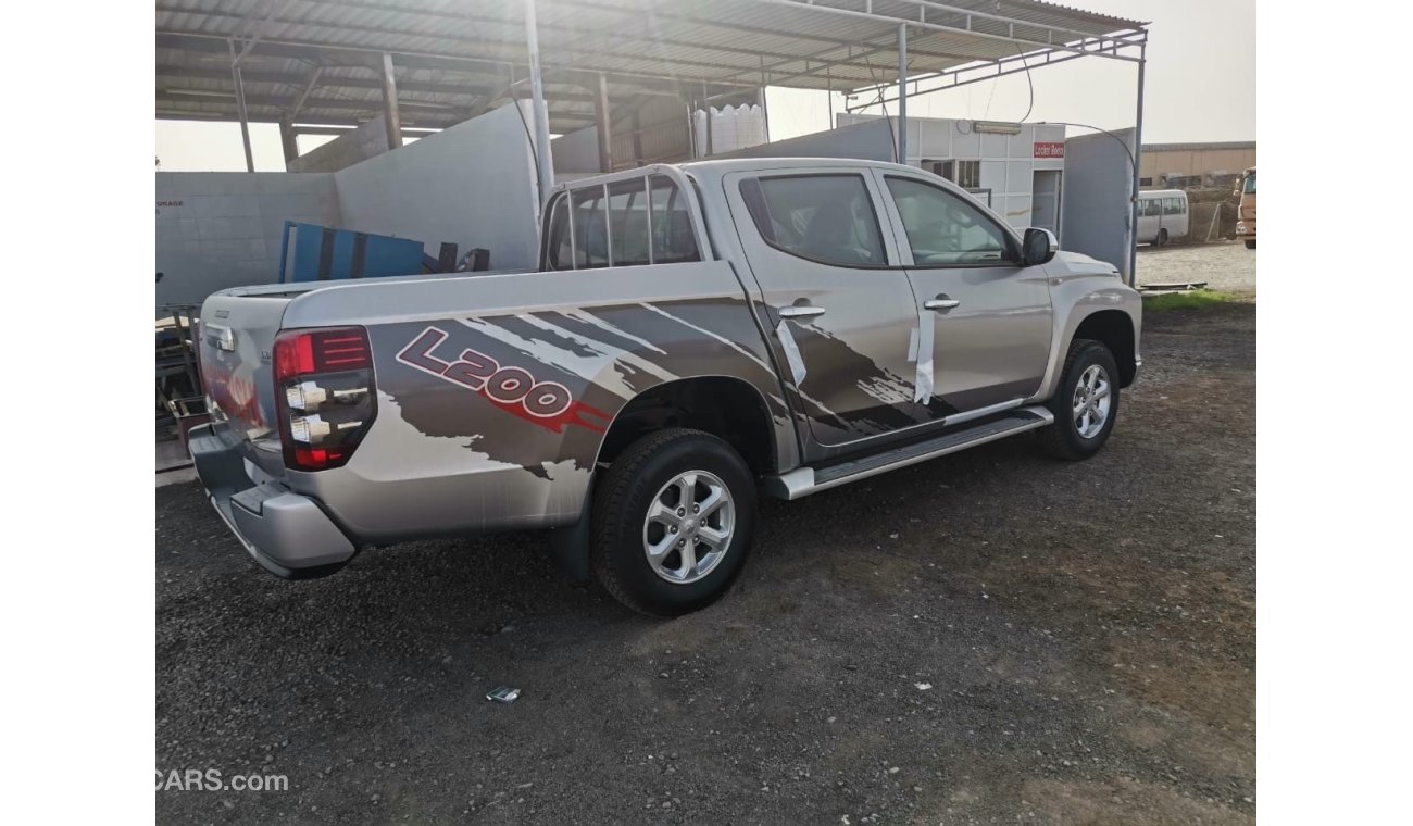 Mitsubishi L200 M/T 2021 Diesel GCC ( Production Jan/2021 ) Full option chrome package / stop lamp