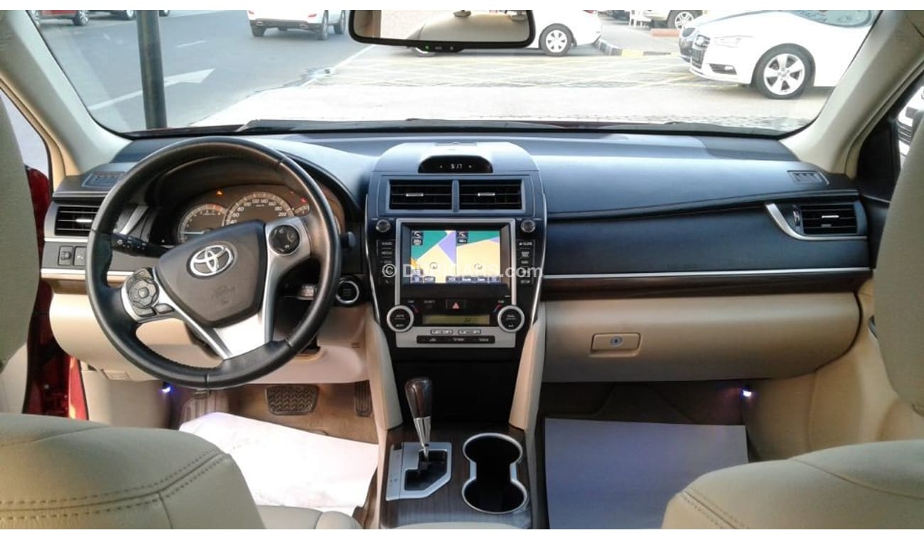 تويوتا كامري تويوتا كامرى عنابى خليجى 2013 فتحة سقف فول ابشن بحالة جيدة