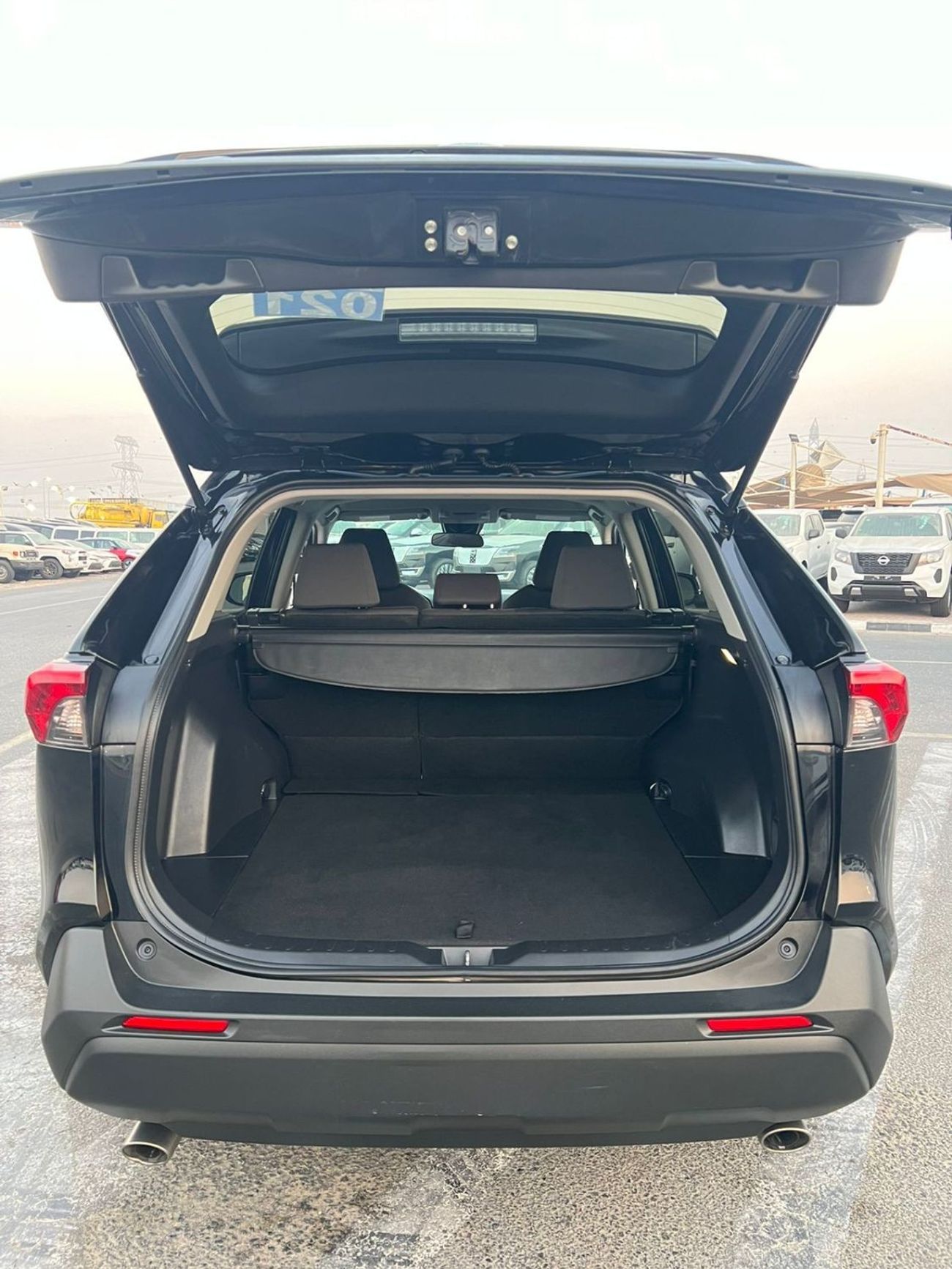 تويوتا راف ٤ 2022 TOYOTA RAV4 XLE - 4Wheel Drive 4X4 - PUSH START - ELECTRIC SEATS - VERY GOOD CONDITION