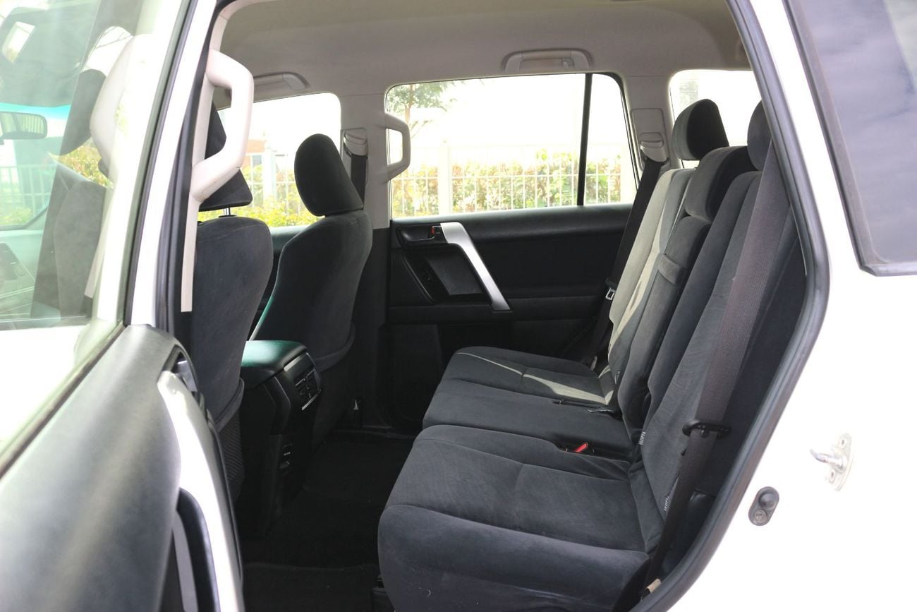 Toyota Prado TOYOTA PRADO 2018 DIESEL MANUAL GEAR 7 SEATS