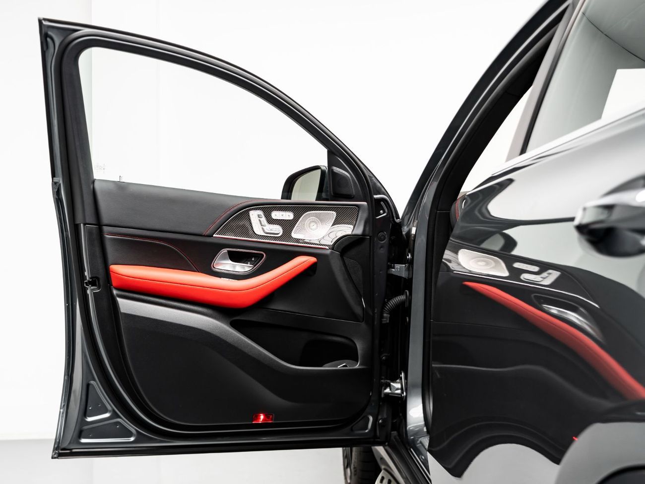 Mercedes-Benz GLE 53 AMG Premium + 3.0L 2025 Mercedes GLE53 AMG, 2030 Mercedes Warranty, Low KMs, GCC