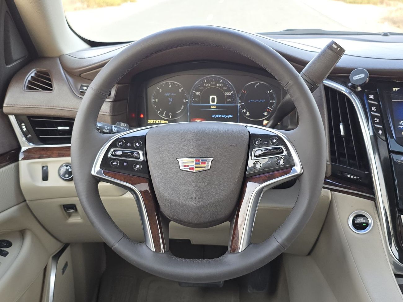 Cadillac Escalade Premium 6.2L CADILLAC ESCALADE 2015 GCC FULL OPITION // PERFECT CONDITION