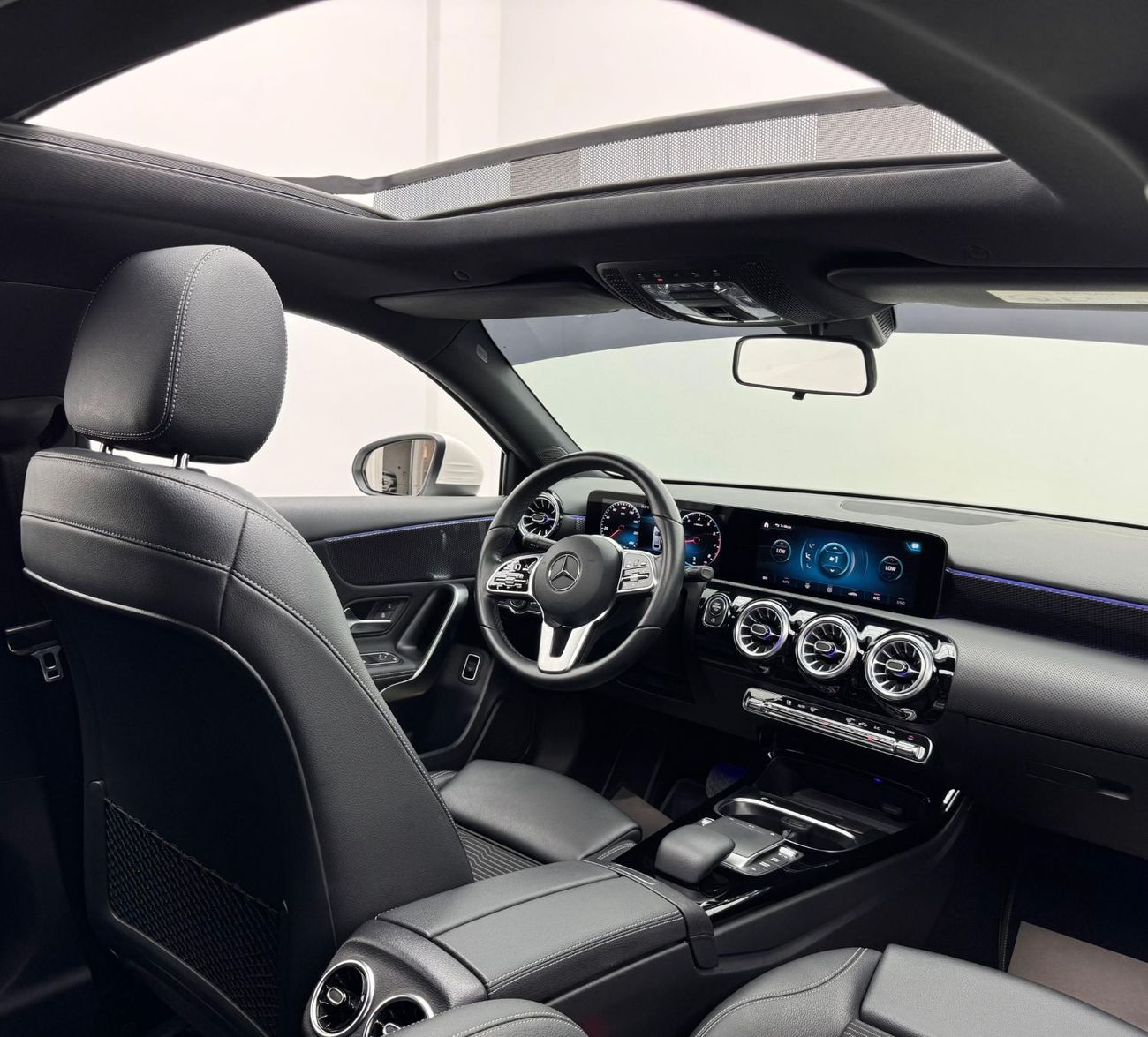 مرسيدس بنز A 200 Premium 2.0L 2021 Mercedes-Benz A200 Premium, 1 Year  Warranty, Mercedes Service History, GCC