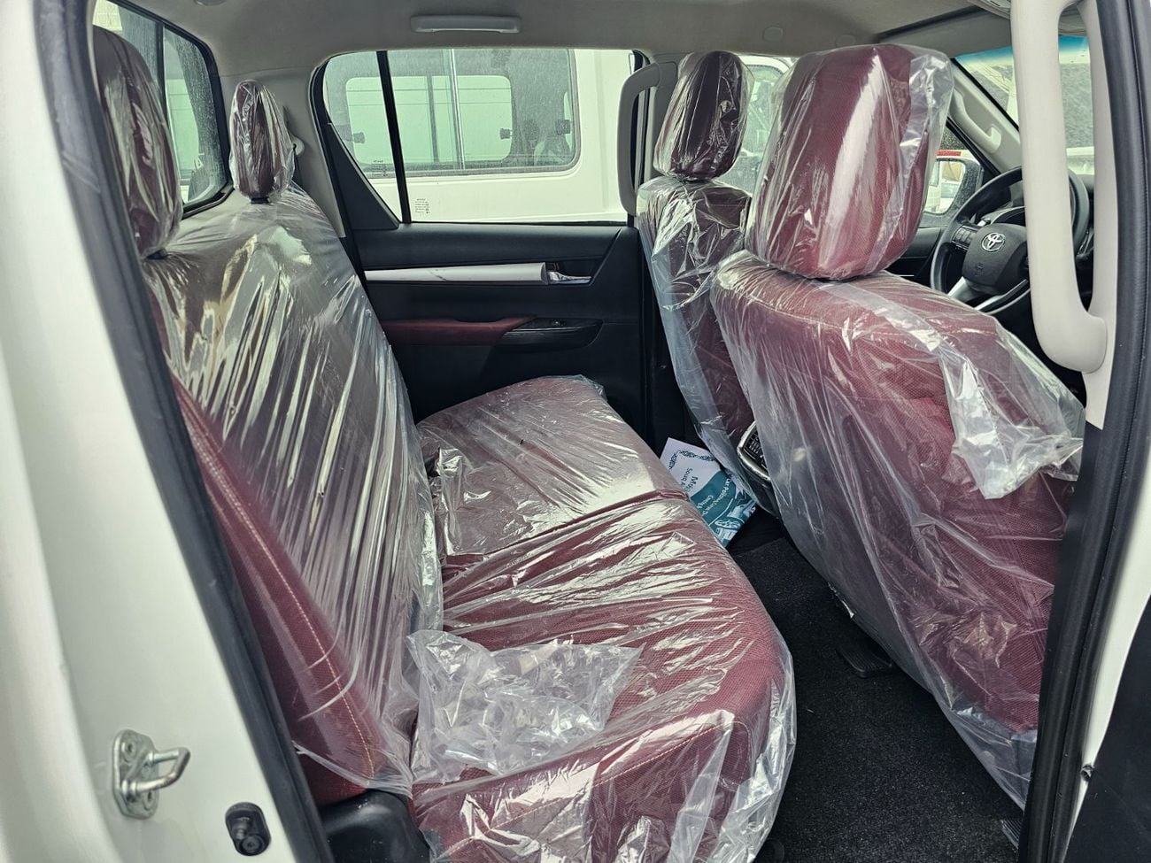 Toyota Hilux S GLX LHD 2.4L V4 DIESEL ENGINE Push Start Automatic Gear 4WD Original Power Window 5 Seats 4 Doors