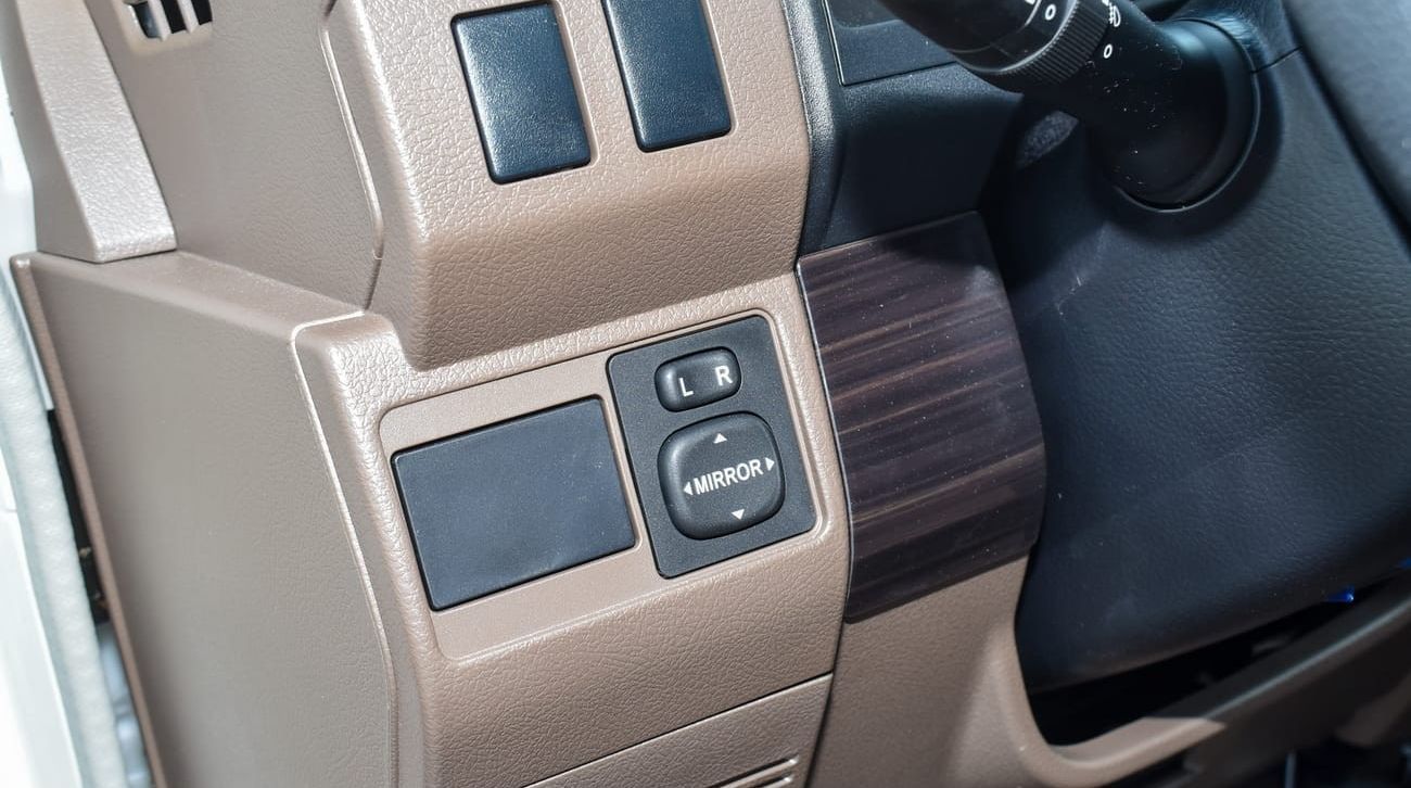 Toyota Land Cruiser 70 4.0L V6 A/T