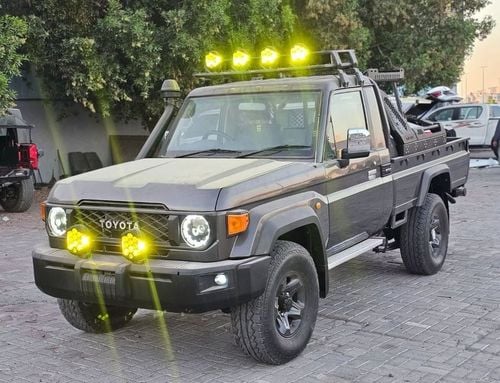 Toyota Land Cruiser Pick Up RHD Single Cabin Off-Road Heavy-duty Utility Pickup Truck 1VD-FTV 4.5L V8 Diesel Engine Manual Gear