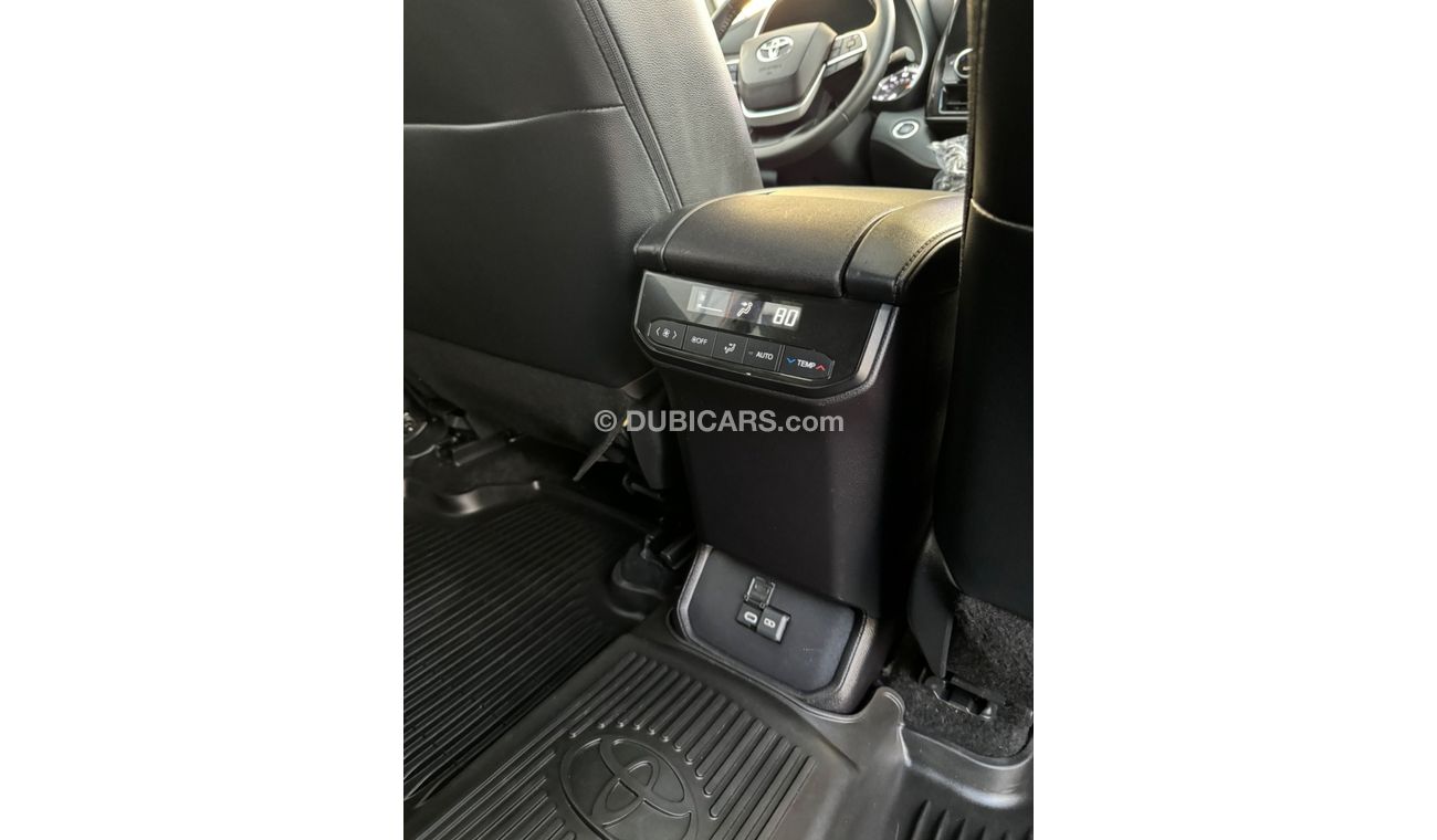 Toyota Highlander 2023 XLE SUNROOF TURBO ENGINE 2.5L AWD USA IMPORTED