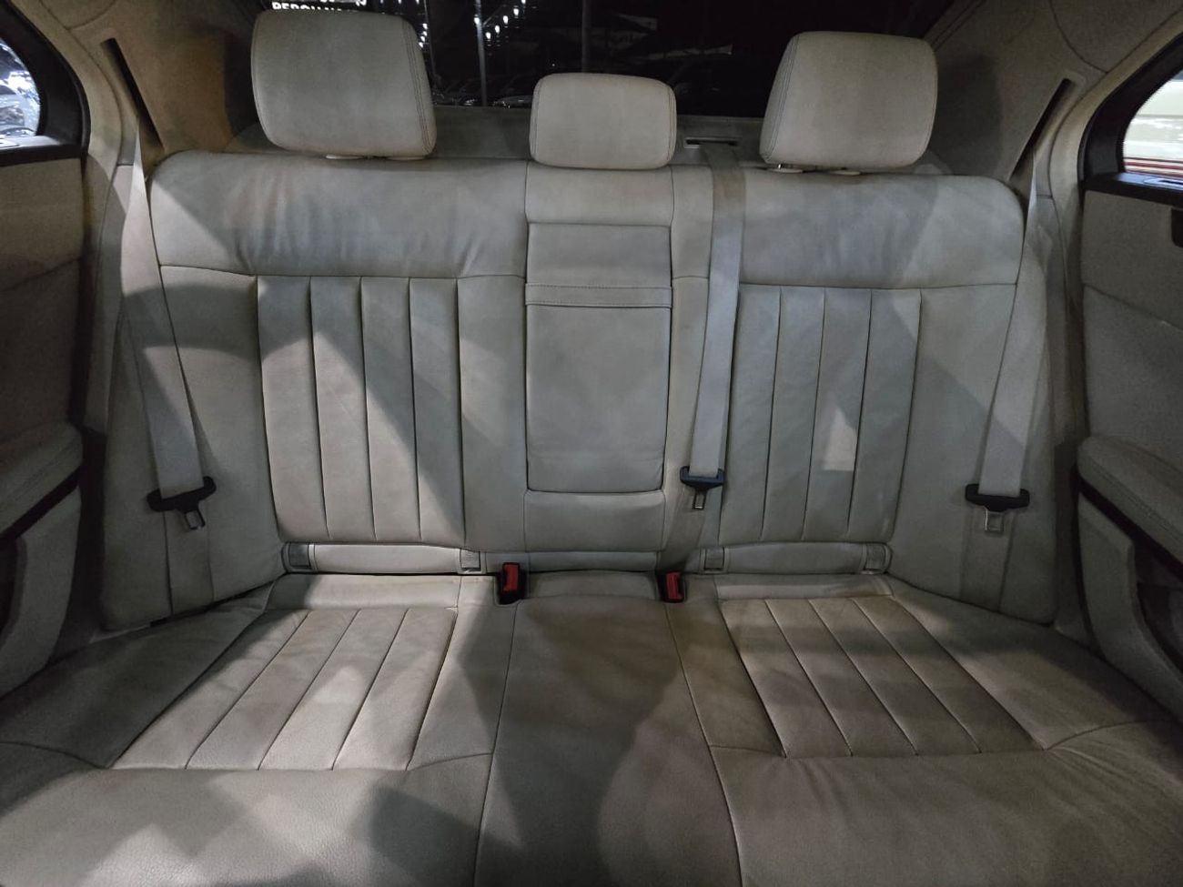 Mercedes-Benz E300 MERCEDES BENS E300 2014 GCC V6 ENGINE 3.5L clean car without accident without paint no any work requ