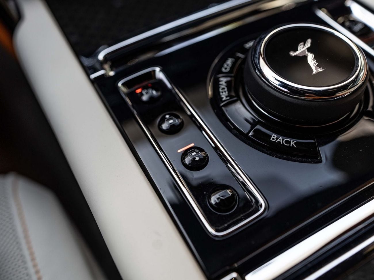 رولز رويس كولينان Rolls-Royce Cullinan Black Badge 2023