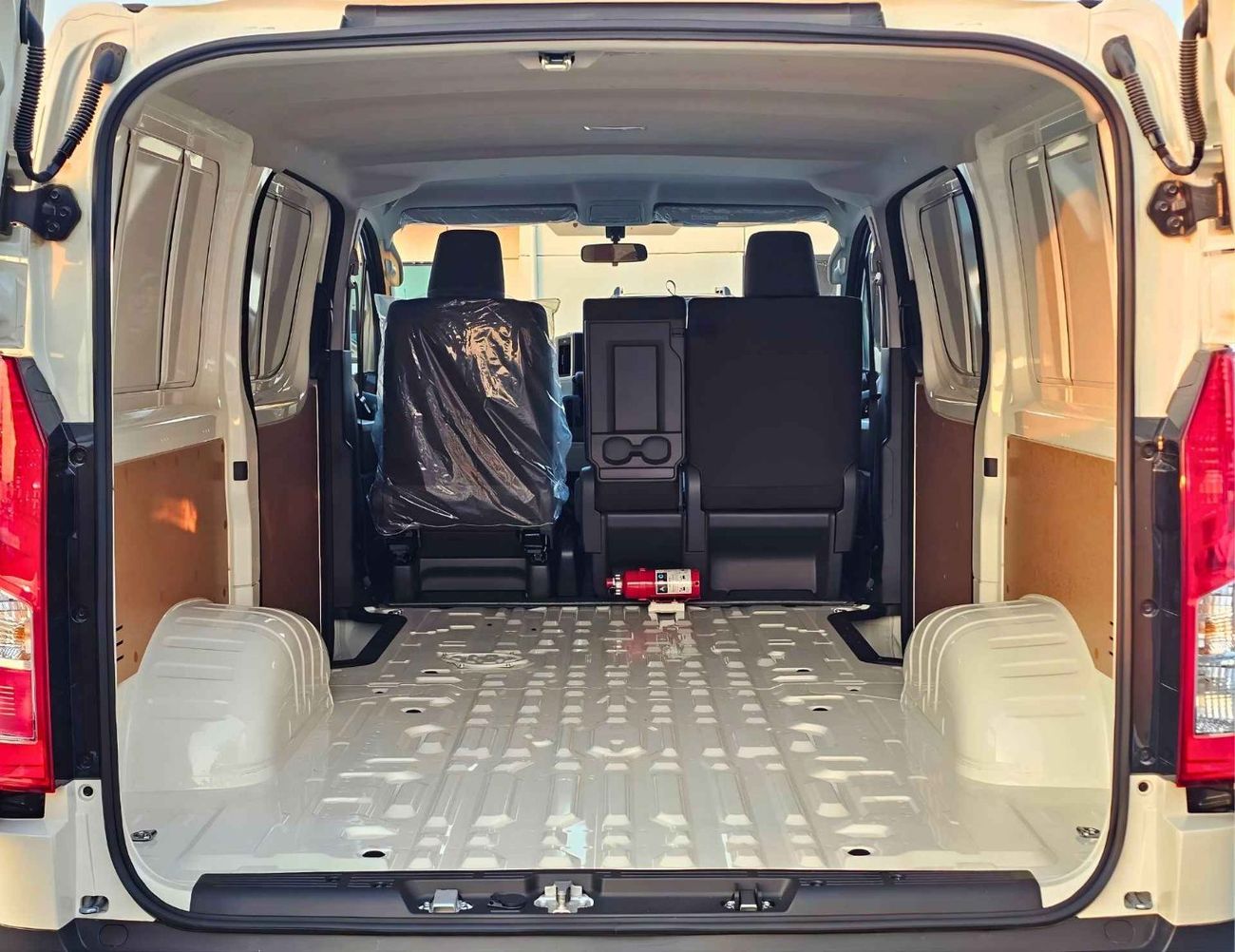 Toyota Hiace CARGO MID ROOF/3.5L PETROL V6 A/T/ REAR CAMERA (CODE # HCPMB2)