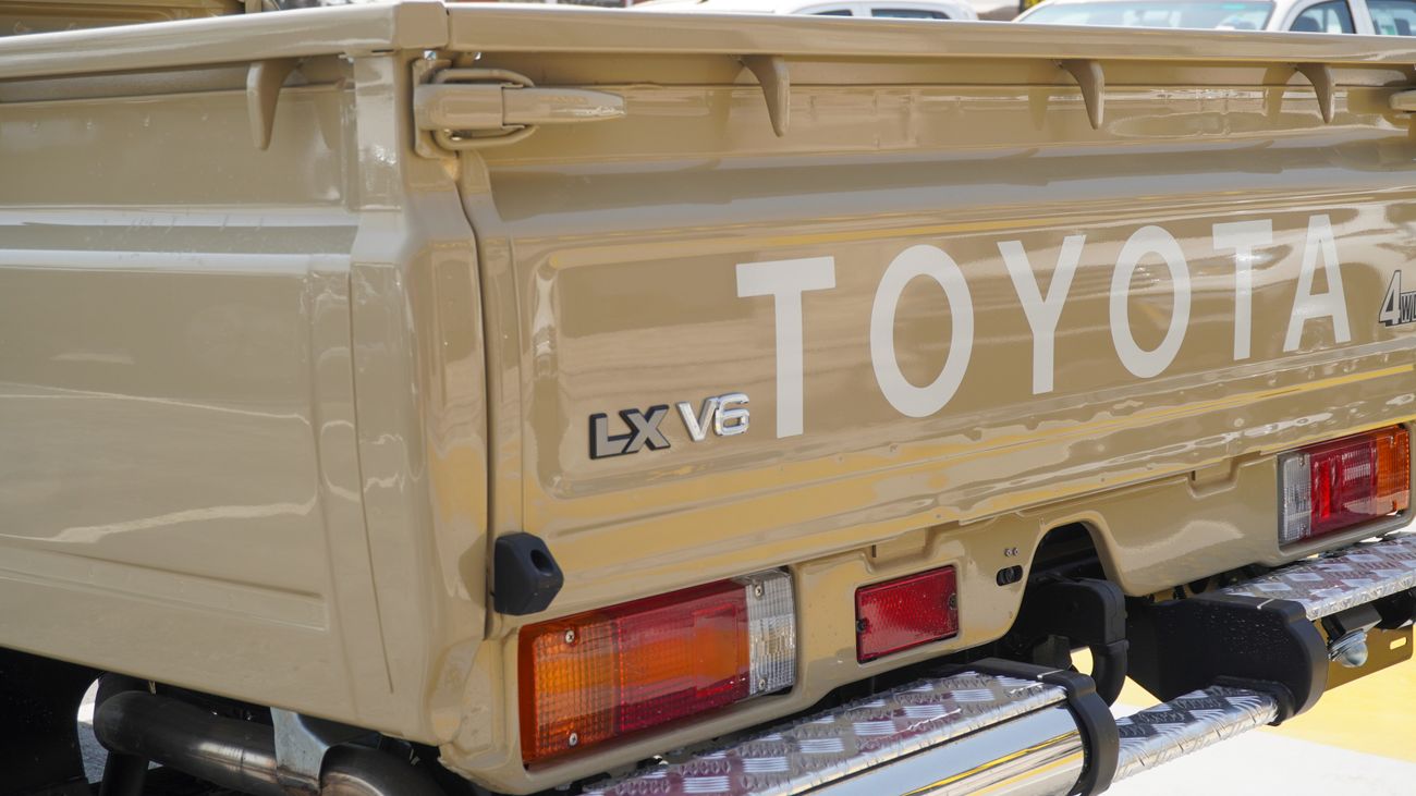 Toyota Land Cruiser Pick Up LX 4.0 L V6